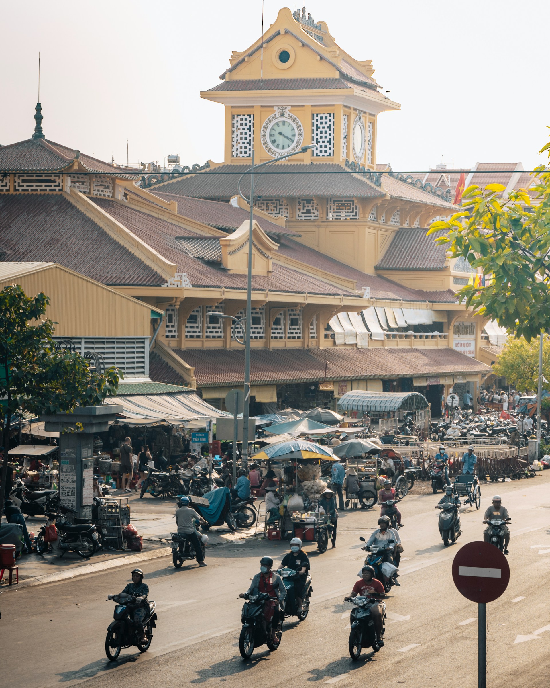 Getting Around Ho Chi Minh City – Complete Transportation Guide for PureJoy Hotel Saigon Guests